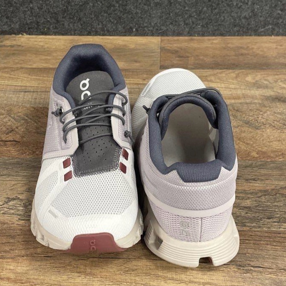 On Cloud 5 White Lavender Burgundy Women's Running Shoes Size 7.5 NWOT